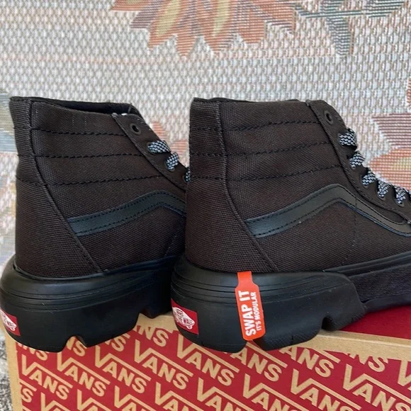 Vans WMNS Sk8-Hi Tapered
Heavy Canvas Blackout
VN0A7Q5T10J
Sneakers - Picture 15 of 16
